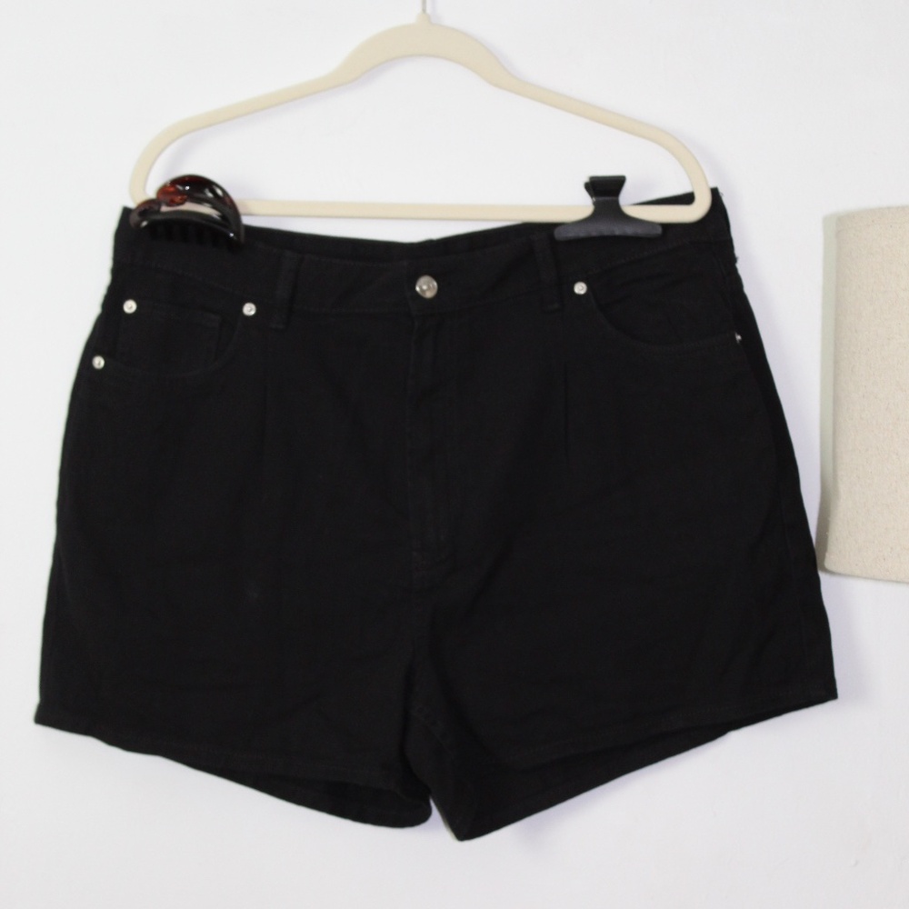 H&M Divided Black Women's Shorts, Jeans Style, New with Tags, Size 16
